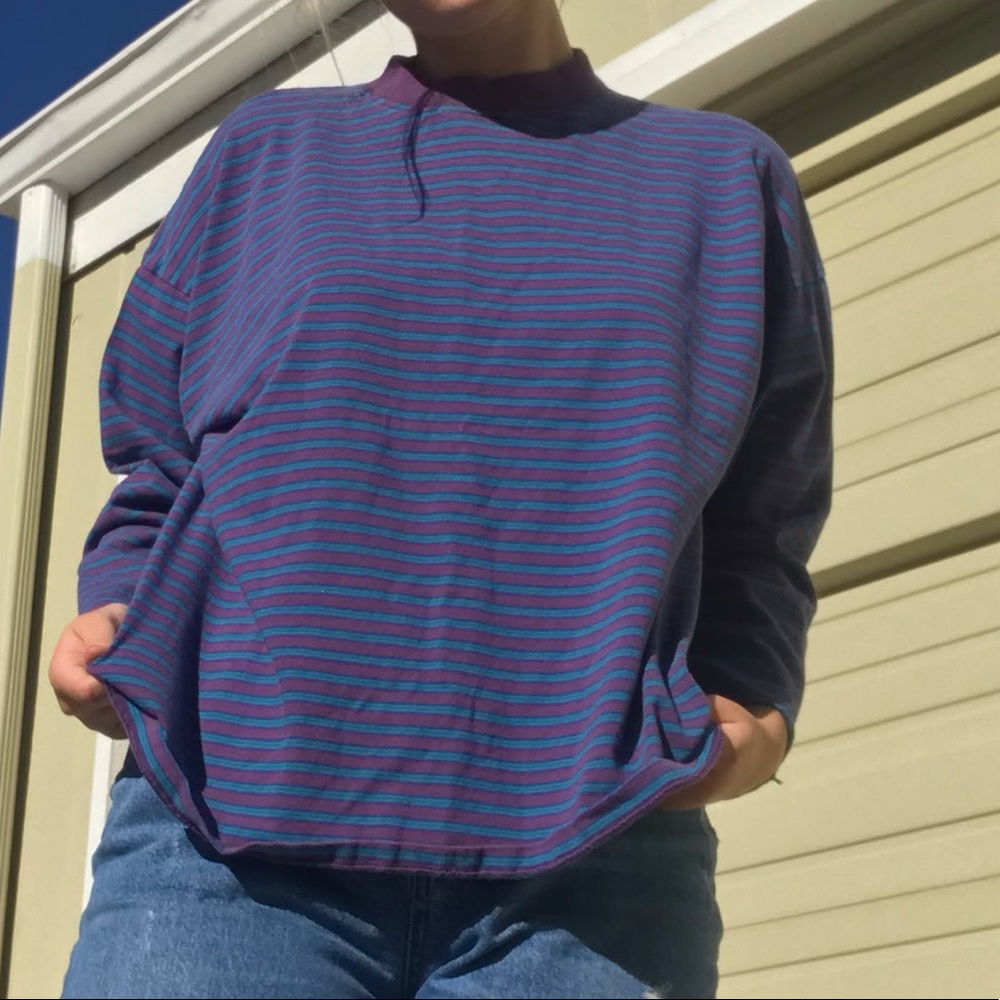 URBAN OUTFITTERS LONG SLEEVE TEE